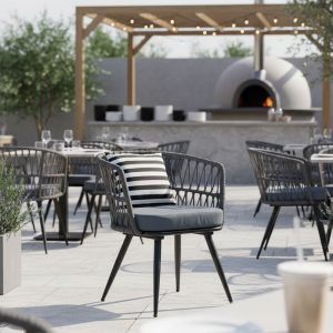 Πολυθρόνα Naoki pakoworld μέταλλο μαύρο-pe γκρι-μαξιλάρι ασπρόμαυρο